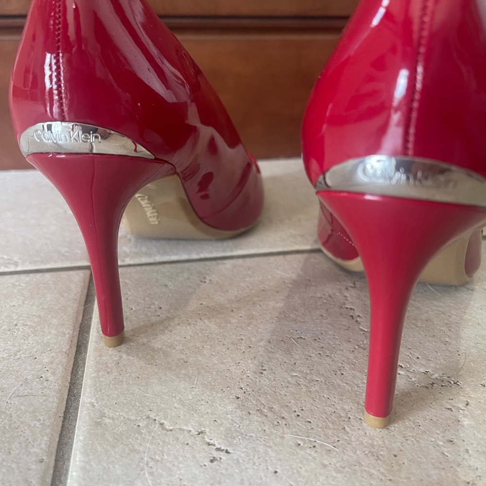 Calvin Klein Kamara Glossy Smooth Heel - Picture 3 of 6